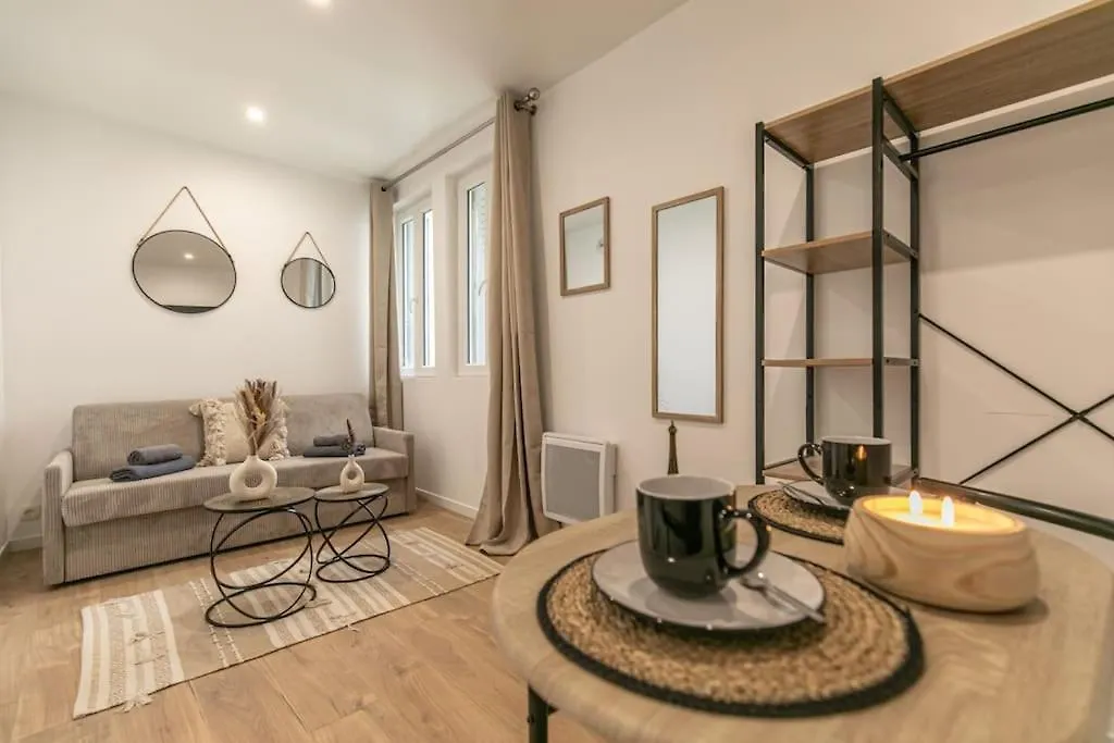Cosy Centre 18 Apartment Paris